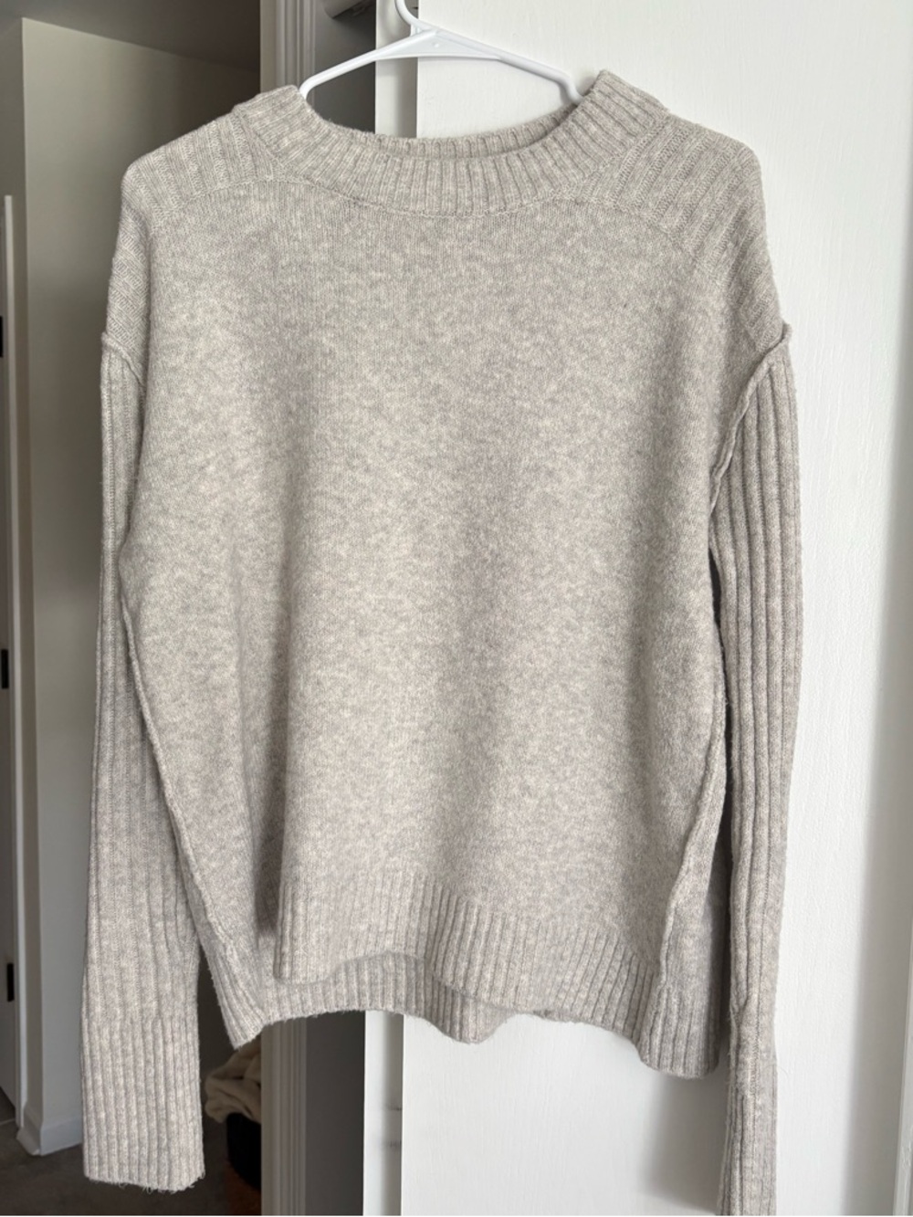 Cozy Crewneck Women's Sweater in Light Grat